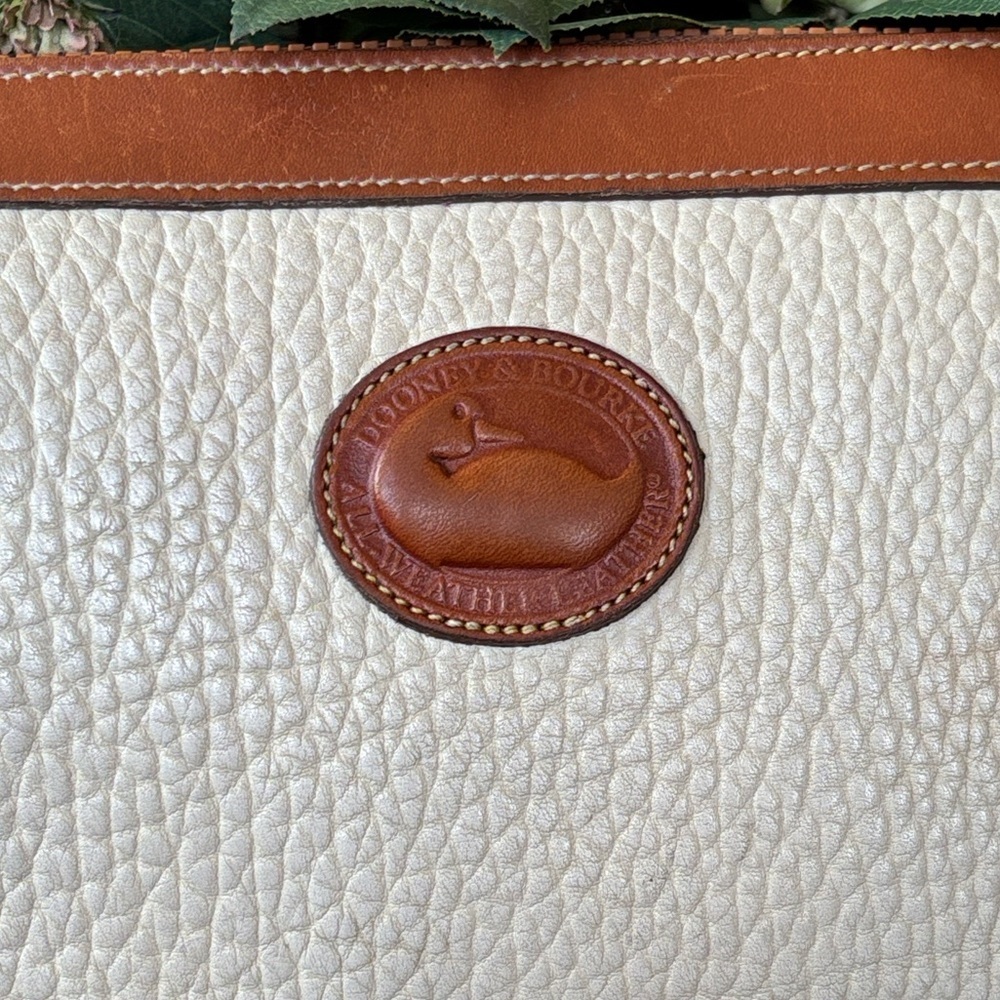 Vintage Dooney & Bourke All-Weather Pebbled Leather Zippered Crossbody Purse 80s - Picture 3 of 16